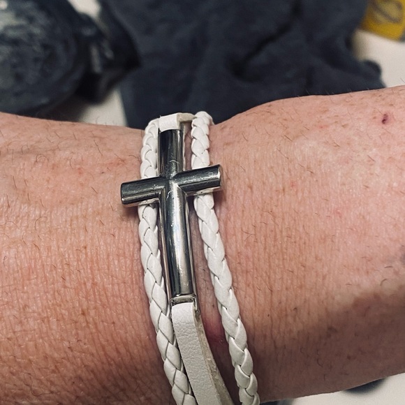 Beautiful White and Silver Cross Bracelet - NWOT - Picture 3 of 3